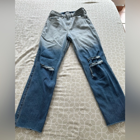 Hollister Denim - Hollister ripped jean Ultra high-rise vintage straight, size 1R W25 L27